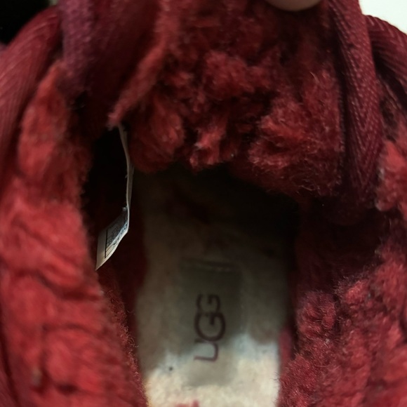 UGG Neumel Chopd Kids Size 5, Red/Burgundy - Picture 10 of 11